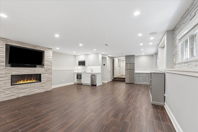 Photo - 1441 W Wolfram St Unit Garden