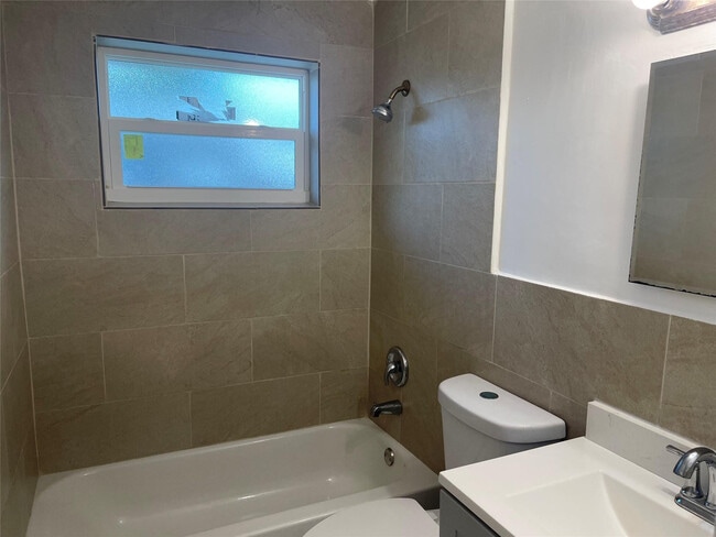 Photo - 361 NE 30th St