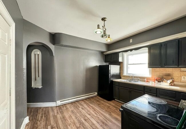 Photo - 232 W Oak St