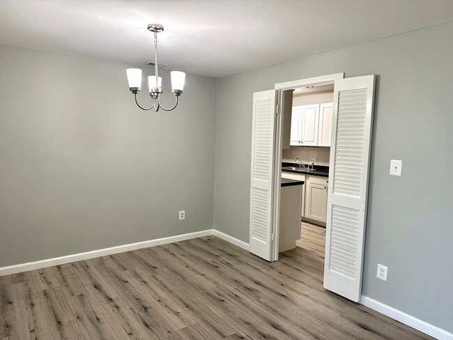 Photo - 3358 Huntley Square Dr Unidad B2