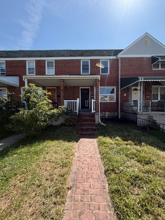 Photo - 749 Aldworth Rd