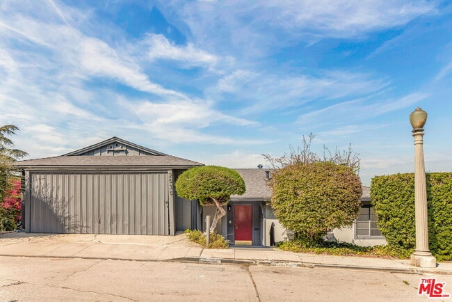 Building Photo - 2535 Ivanhoe Dr Rental