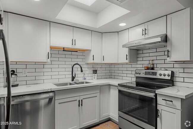 Building Photo - 6008 W Augusta Ave Rental