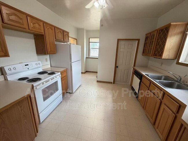 Photo - 661 N 4th St