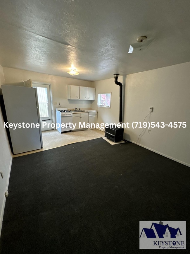 Photo - Small Dog Welcome! AC Unit Included! Studio Near Downtown $700/$700 Unit #7 1/2