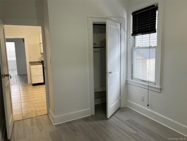 Photo - 5-14 College Pl