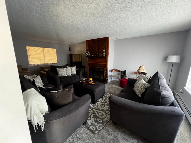 Photo - 593 Redwing Ln