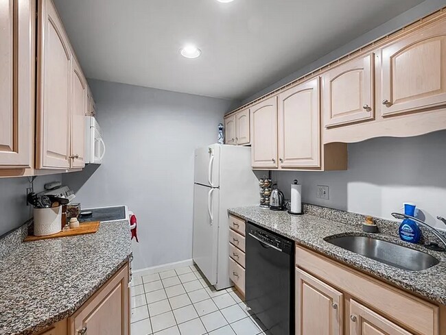 Photo - 42 Loomis St Unidad 217