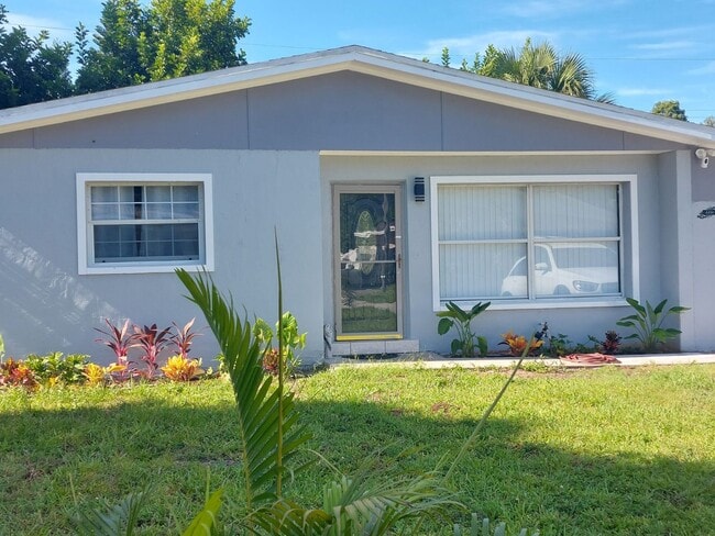 Building Photo - Charming  Renovated 3 Bed Home with Spacious Yard in Pinellas Park!