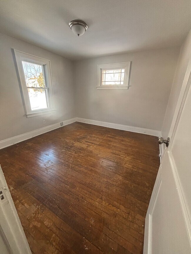 Photo - 3bd Single Voucher Only