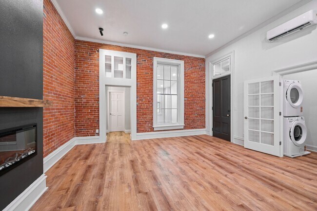 Photo - 105 E Bremer Ave Unit #2