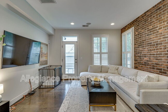 Photo - 944 N Columbus St