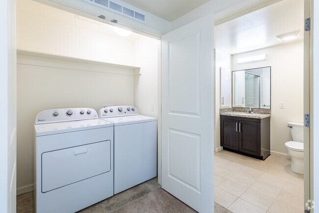 2BR, 2BA - 987SF - Laundry
