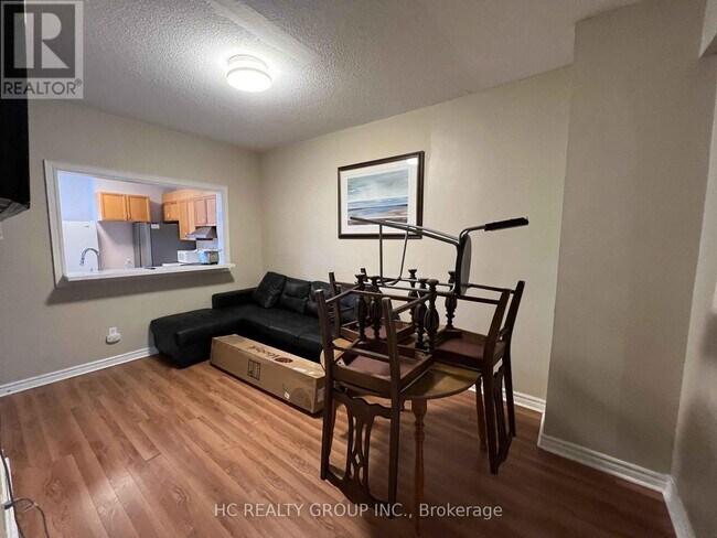 Photo - 1570 Richmond St