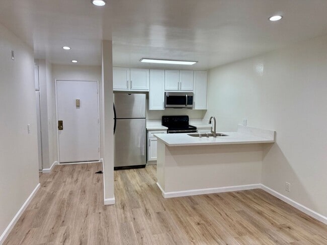 Building Photo - 5850 Benner St Rental