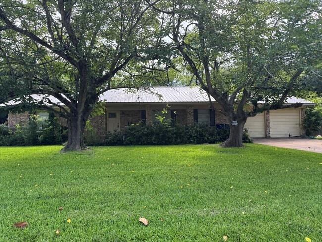 Photo - 1413 Forehand St