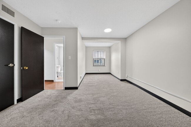 Commodore Place Apartments
