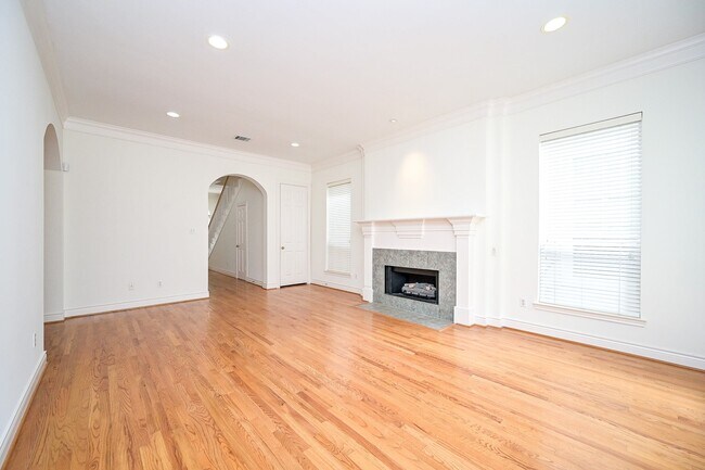 Photo - 1915 Woodbury St