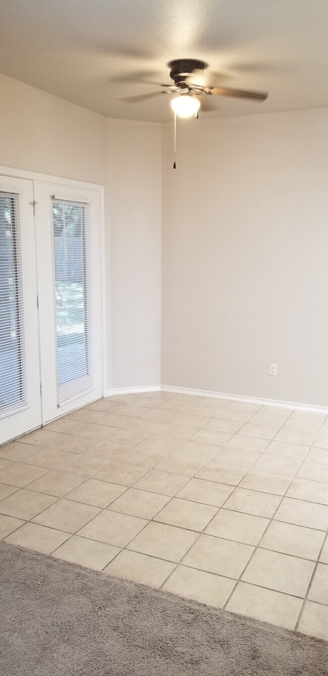 Photo - 619 Rolling Hills Dr