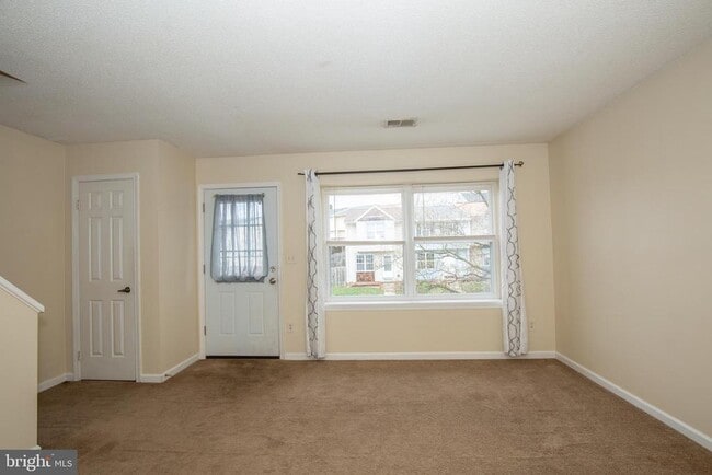 Photo - 28 Talcon Ct