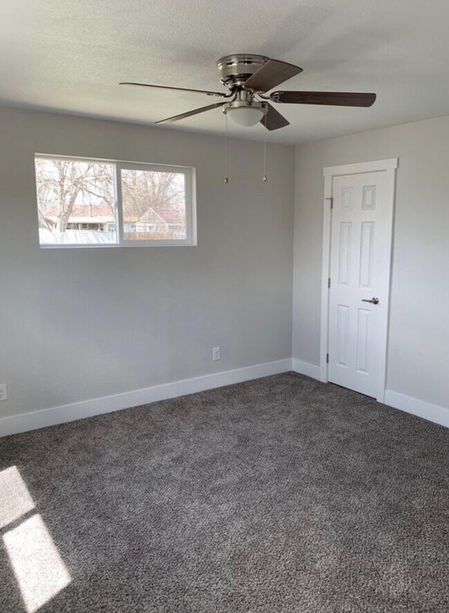 Photo - "Charming 3-Bedroom Retreat in Aurora - Cozy 1095 Sq Ft Home Ready for You!"