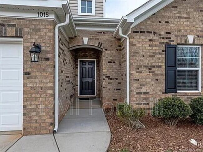 Photo - 1015 Albany Park Dr