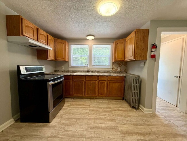 Photo - Large 2 bedroom, 1 bath for rent. Unit 3