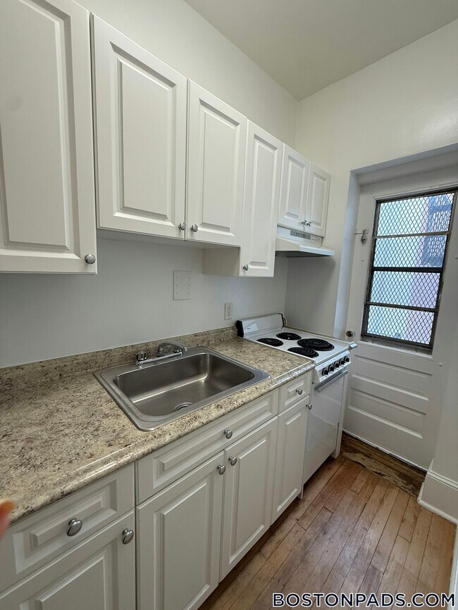 Photo - 1539 Beacon St Unit 15