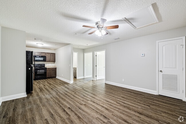 3BR, 2BA, 1150SF - Livingtoom