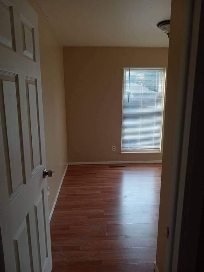 3135 Vickers Dr