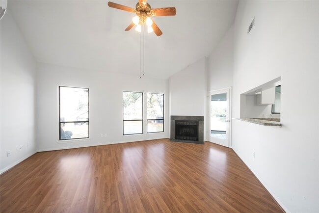 Photo - 4144 Greystone Way Unit 504