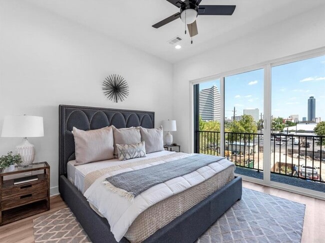 Photo - 5910 Val Verde St