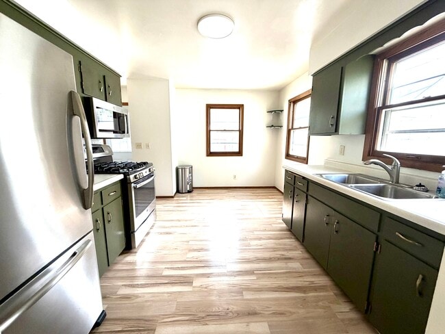 Photo - 2098 Sherwood Ave