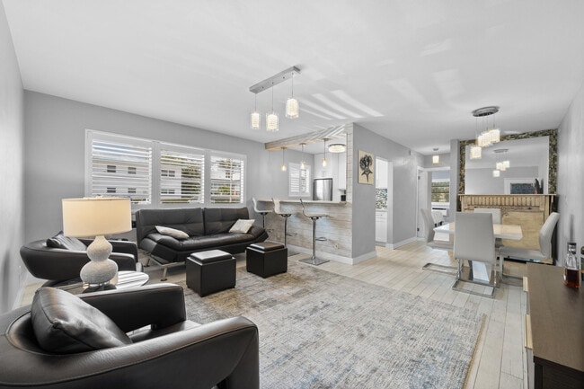 Building Photo - 624 Orton Ave Unit 9