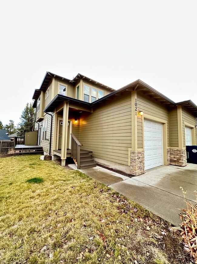 Building Photo - K1021 Unit 1021 NE Kayak Loop - A