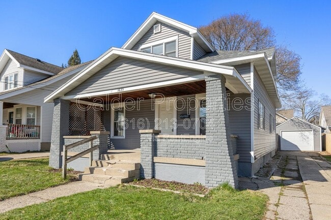 Photo - 1635 Cleveland Ave SW