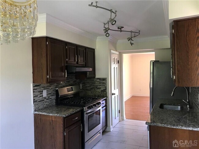 Photo - 10 Dogwood Dr