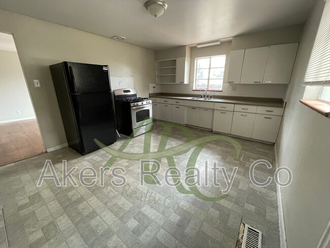 Photo - 2210 Court St