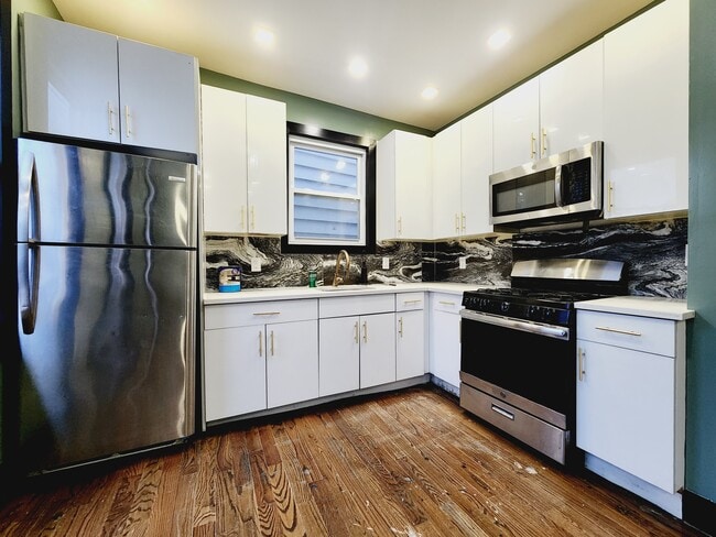 Unit 2 - 77 Vroom St Apartments