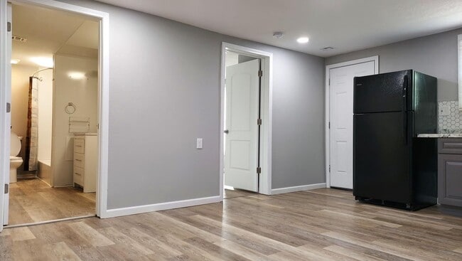 Photo - AVAILABLE 3/9/26  Very Nice 3BR/1BA Single Family Home on Quiet Street