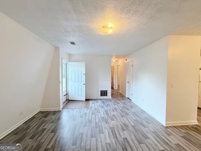 Photo - 460 Rustwood Dr