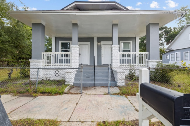 Photo - 1269 Hart St
