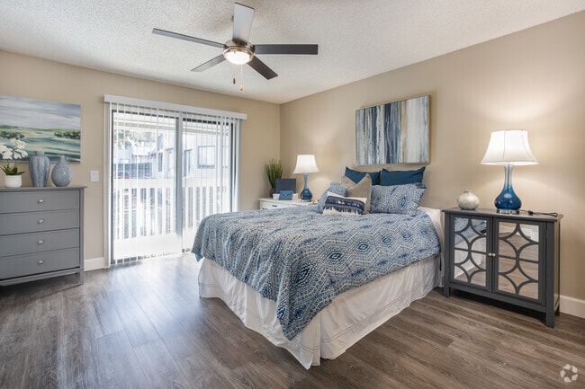 2BR, 1.5BA - 1,200SF