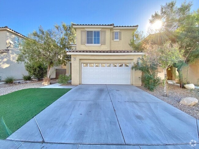 Building Photo - THIS SPACIOUS RESIDENCE FEATURES 4 BEDROOM... Rental