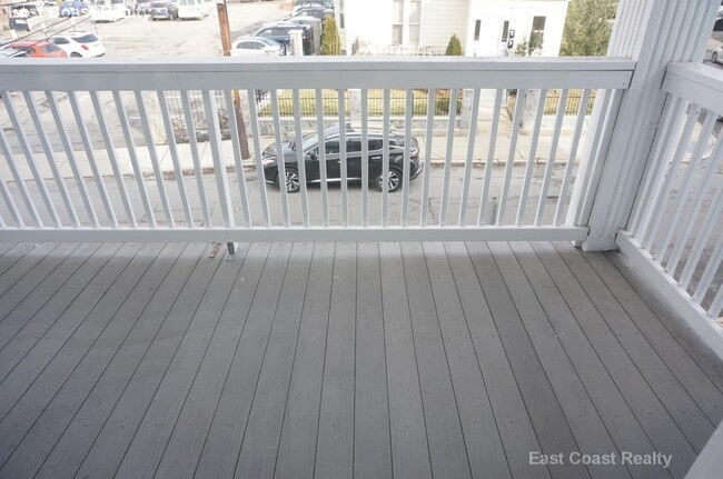 Building Photo - 25 Linden St Unit 3