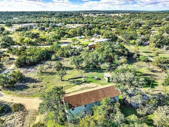 Photo - 207 Oakwood Loop