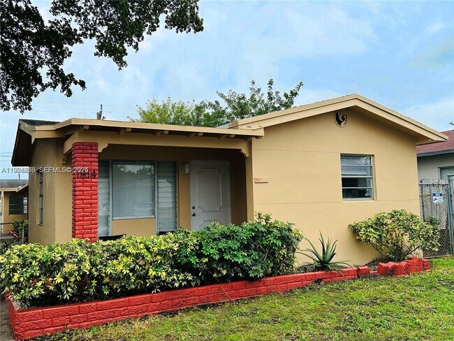 Photo - 1814 Washington St Unit 1-4