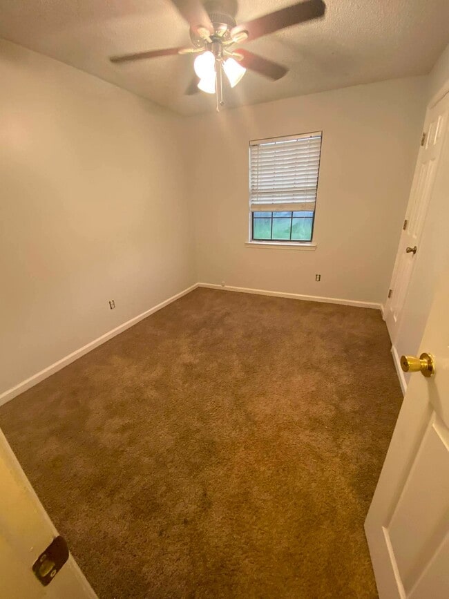Photo - 921 Wrenwood Ln