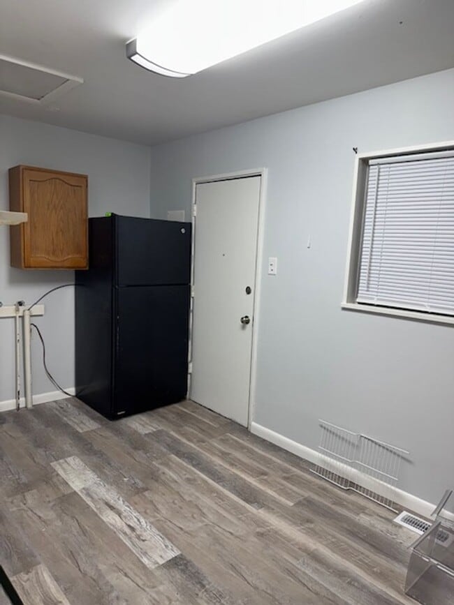 Photo - ALL PROSPECTIVE TENANTS MUST SUBMIT A ON L...