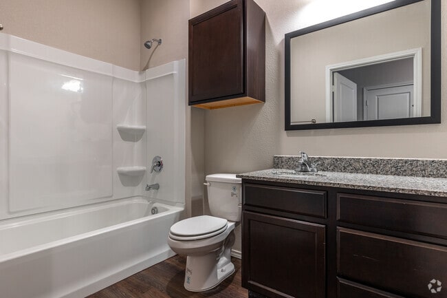 3BR, 2BA - 1,401SF - Main Bathroom